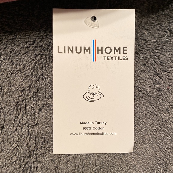 Beautiful NWT Pink Embroidered Flowers Towel Set - Picture 13 of 13